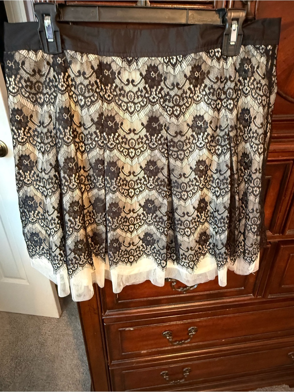 Lace Overlay Pleated Skirt - Black and Cream Size L
